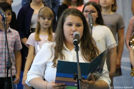 Otroci Osnovne šole Šmartno v Tuhinju z glasbo razpeli jadra (10)